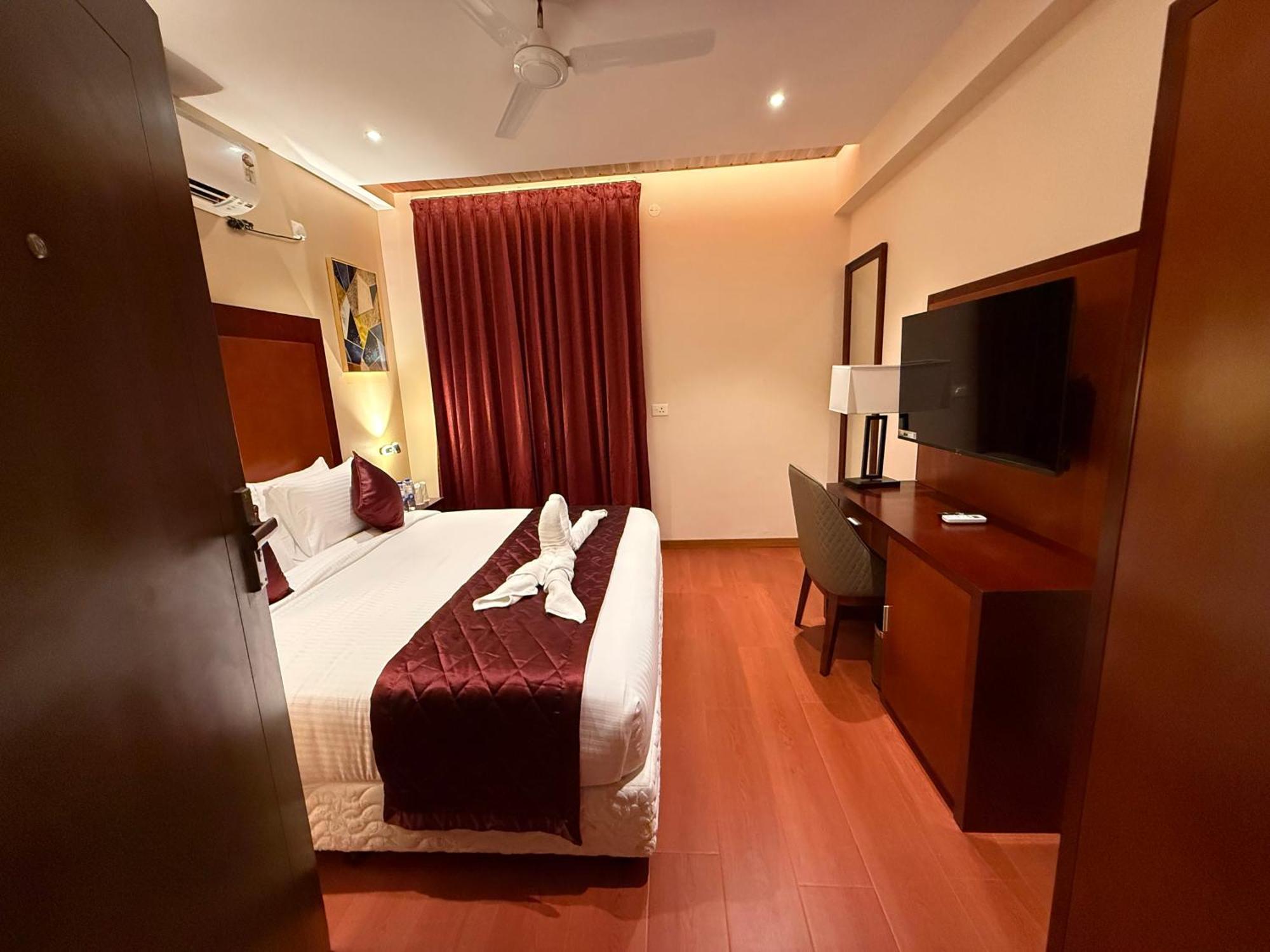 Park Avenue Hotel & Apartments Trichy Tiruchirappalli Exterior photo